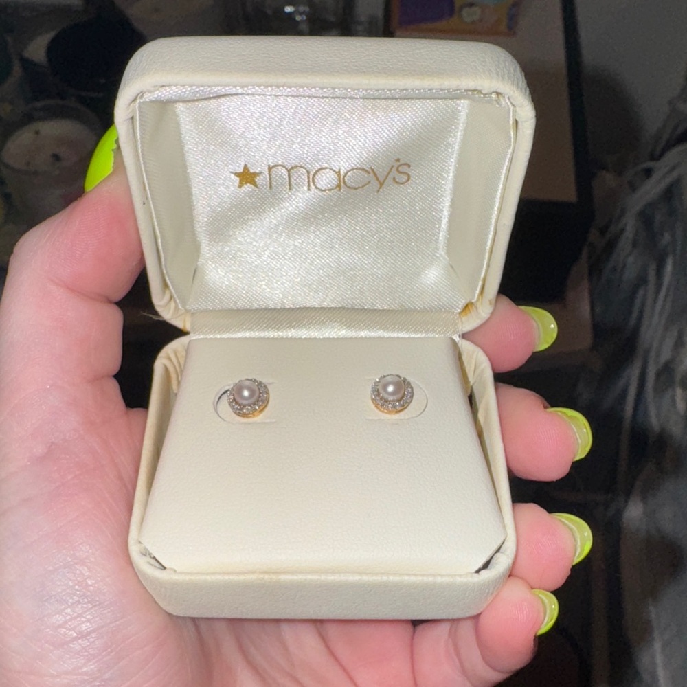 Elegant 14 Karat gold earrings